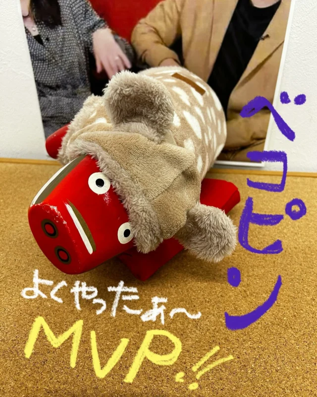 「赤べこ日記」
やるじゃん👍
　べこピン👏🎉

これからもずっと
　スターでいてね🙌✨

#mvp #ショータイム #赤べこ #べこピン#デコピン #大谷翔平 #まる福