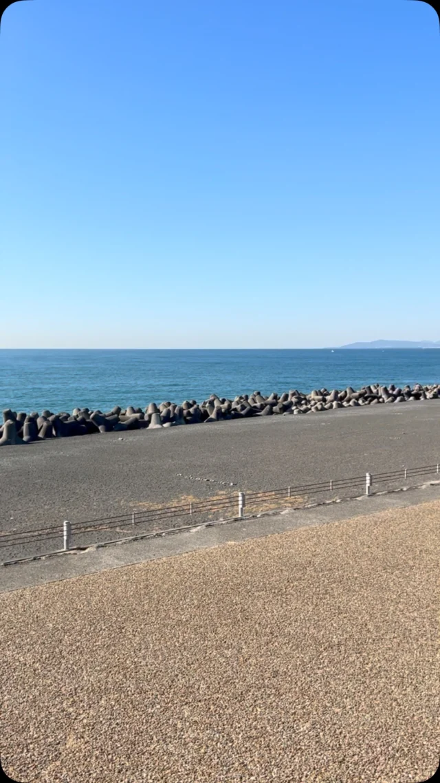 「赤べこ日記」
皆さまと共に
　静岡県を散歩しましょう😆

田子の浦港

#まる福 #赤べこ #田子の浦みなと公園